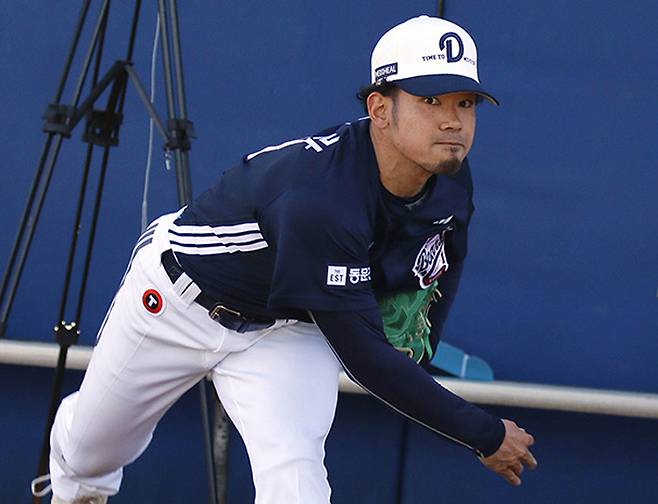 타무라 이치로가 호주 시드니에서 진행되는 스프링 캠프에서 불펜 피칭을 하고 있다. 두산베어스 제공