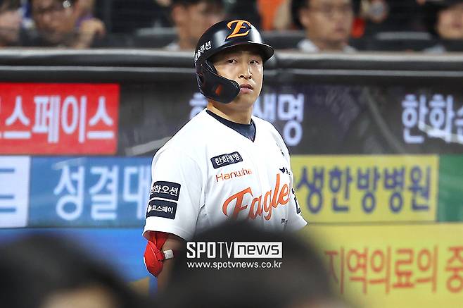 ▲ 유일한 FA 미계약자인 손아섭은 여러 각도에서 이 실타래를 풀기 위한 노력이 이어지고 있으나 좀처럼 어떤 형식으로든 계약 소식이 들리지 않는다. ⓒ곽혜미 기자