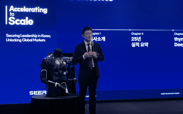이영신 씨어스테크놀로지 대표이사가 4일 서울 여의도 콘래드 호텔에서 열린 기업설명회(IR)에서 회사의 실적 성과와 향후 성장 전략을 발표하고 있다. [출처=임서아 기자]