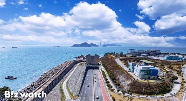 대우건설이 가덕도 앞바다에 시공한 거가대로 침매터널 전입부 전경./자료=대우건설 제공