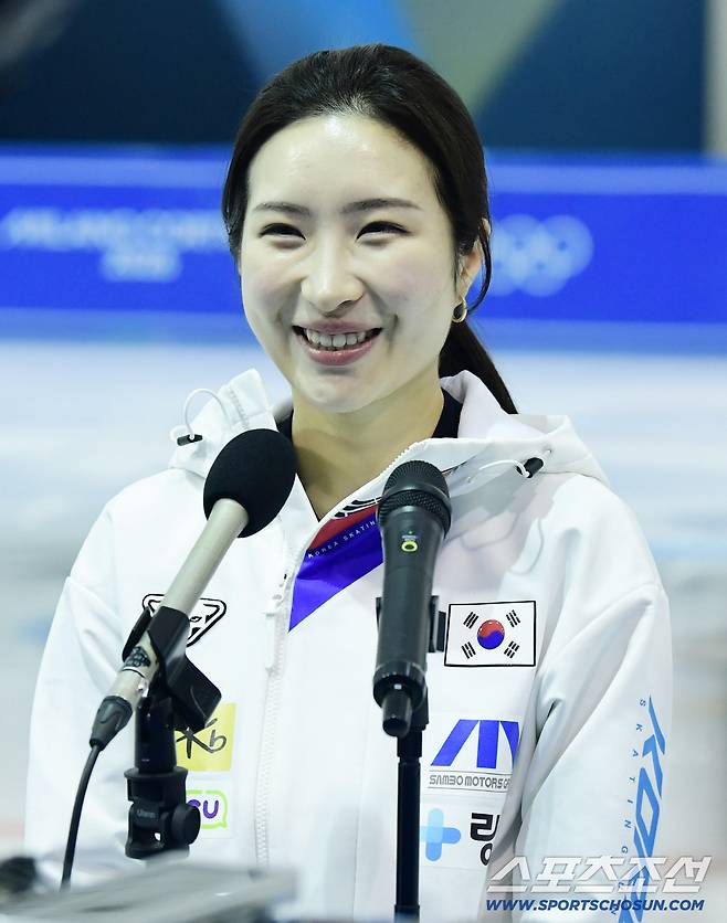 2026년 신년을 맞아 충북 진천 국가대표선수촌 훈련을 공개했다. 인터뷰하고 있는 밀라노코르티나 동계올림픽 쇼트트랙 대표팀 김길리. 진천=송정헌 기자songs@sportschosun.com/2025.12.23/