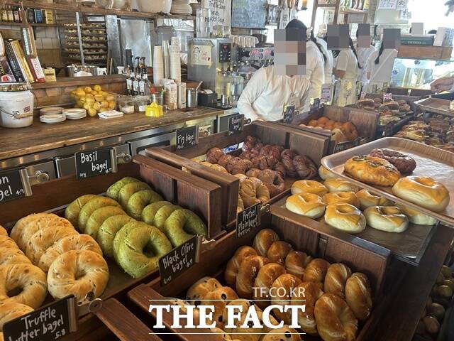 베이글 성지라고 불리던 '런던베이글뮤지엄'이 지난해 7월 과로사 의혹에 휩싸였다. /독자 제공