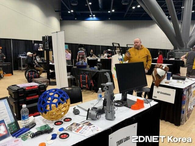 취미로 솔리드웍스를 이용하는 커뮤니티 관계자들이 꾸린 부스.