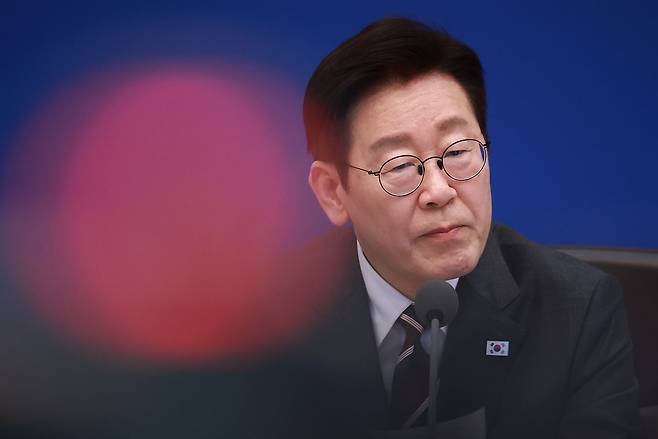 이재명 대통령이 3일 청와대 본관에서 열린 제4회 국무회의에서 생각에 잠겨 있다. 청와대사진기자단 동아일보 송은석