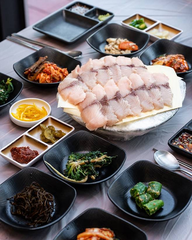 선어로 즐기는 삼치회(사진=이효태)