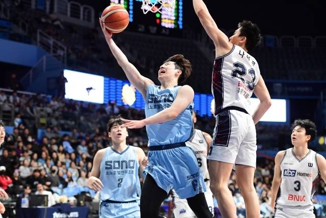 ‘고양의 왕’ 이정현 앞에 ‘Mr.51’ 허웅도 없었다. 사진=KBL 제공