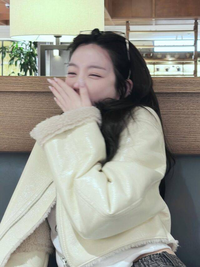 이유비가 한층 어려진 비주얼로 근황을 전했다. / 이유비 SNS