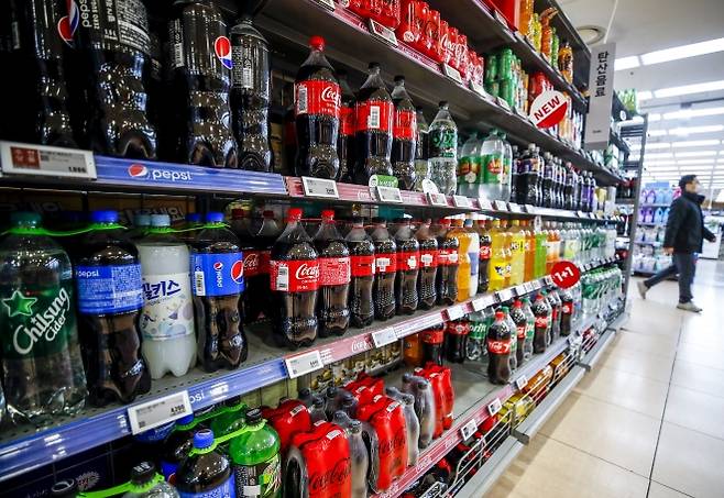 서울시내 대형마트에 콜라가 진열되어 있다. 기사와 관련 없음. 2023.01.02. 뉴시스
