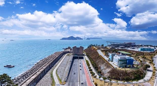 거가대로 침매터널 입구. 사진 제공=대우건설