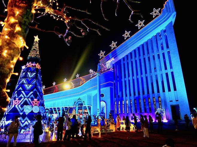 노아의 방주를 형상화한 타래마을의 성 미카엘 대성당