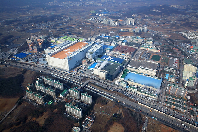 이천시 경제의 핵심축인 SK하이닉스 전경. 사진=이천시청