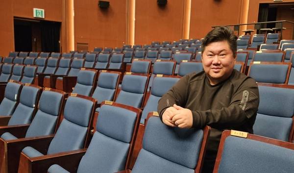 한상훈 함안문화예술회관 공연기획팀장. /유은상 기자