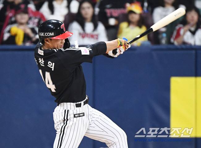 10일 서울 고척스카이돔에서 열린 LG-키움전. 3회초 1사 만루 송찬의가 1타점 적시타를 치고 있다. 고척=정재근 기자 cjg@sportschosun.com/2025.4.10/