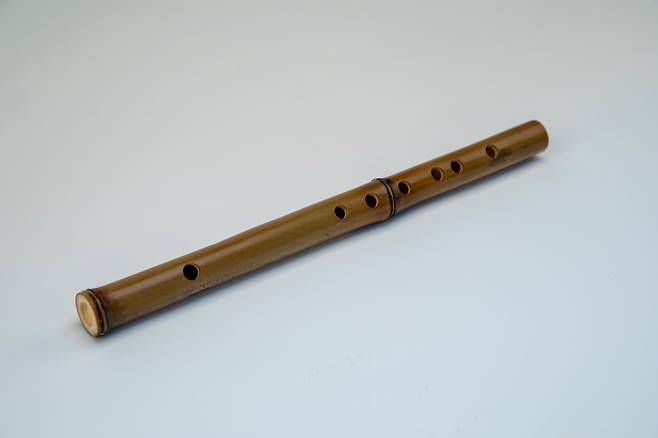 부여 관북리 유적에서 출토된 횡적 재현품. /국립부여문화유산연구소