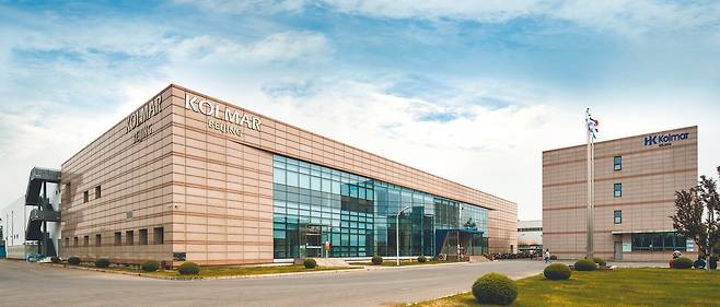 화장품 생산업체인 한국콜마가 중국 베이징 공장에서 철수하고 세종시에 대규모 공장을 증설하는 방안을 추진 중이다. 철수하기로 한 베이징 소재 한국콜마 공장의 모습. 한국콜마 제공