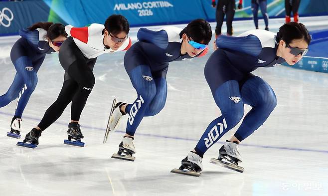 헝가리 유니폼을 입고 2026 밀라노-코르티나담페초 겨울올림픽에 출전하는 김민석(왼쪽에서 두 번째)이 3일 동료였던 한국 대표팀 선수들과 함께 훈련하고 있다.
밀라노=전영한 기자
scoopjyh@donga.com