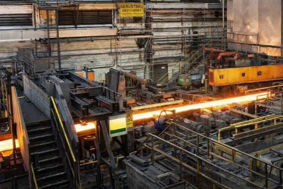 열간 압연 공정(고온 강재 생산 과정). 크라카타우 스틸 인도네시아 제공
