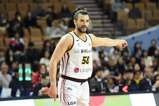 5일 서울 잠실실내체육관에서 열린 2025~26 프로농구 정규리그 서울 삼성전에서 맹활약한 아셈 마레이. KBL 제공