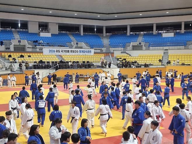 유도 국가대표 후보선수들이 전북 익산실내체육관에서 동계합숙 훈련을 하고 있다. 전북체육회 제공