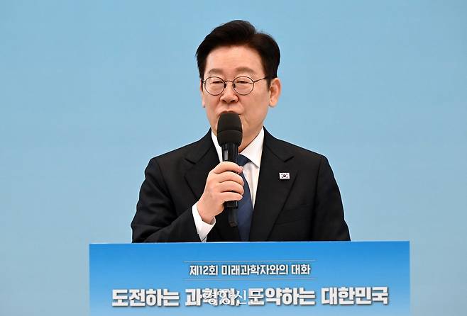 이재명 대통령이 5일 청와대 영빈관에서 열린 대통령과학장학생·올림피아드 대표단 친수 및 간담회에서 모두발언을 하고 있다. 청와대사진기자단