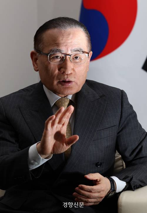 위성락 국가안보실장이 4일 청와대 여민관에서 이재명 정부의 외교에 대해 이야기하고 있다. 김창길 기자