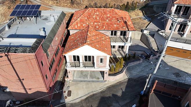 경매가 이뤄지고 있는 경기도 용인시 기흥구 상하동 단독주택 모습. 이건욱PD