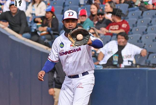 2025-2026시즌 주로 1루수로 출장한 나바로. /사진=레오네스 델 에스코히도 구단 공식 SNS