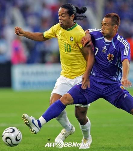 호나우딩요(왼쪽)와 나카타 히데토시. /AFPBBNews=뉴스1