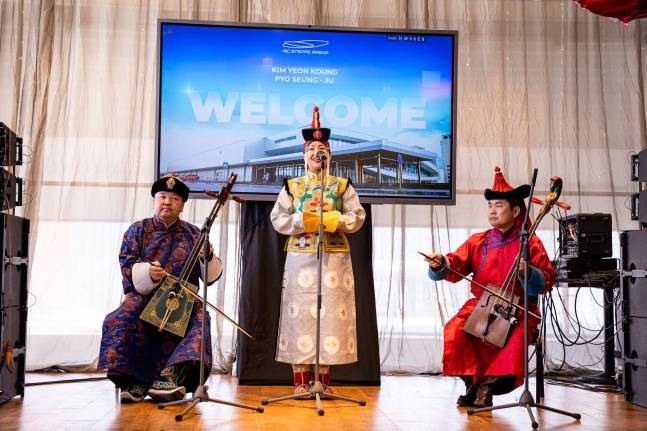 몽골배구협회가 김연경과 표승주를 초청했다. /사진=몽골배구협회 공식 SNS 갈무리