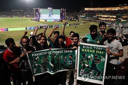 파키스탄 크리켓 팬들 [EPA 연합뉴스 자료사진. 재판매 및 DB 금지]