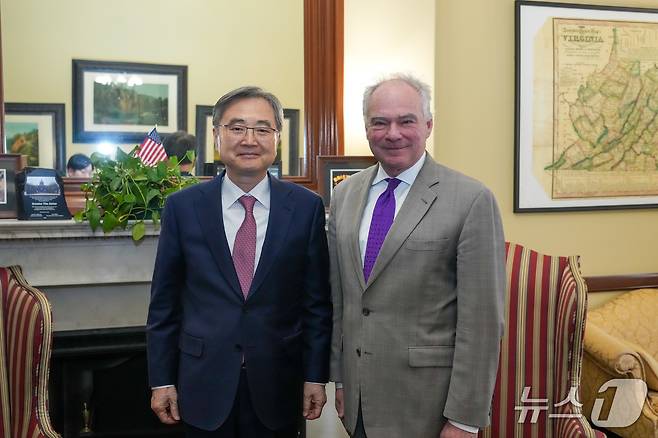 조현 외교장관은 2일(현지시간) 미국 워싱턴 DC에서 팀 케인 상원의원(민주·버지니아)과 면담했다. 2026.02.06. (외교부 제공)