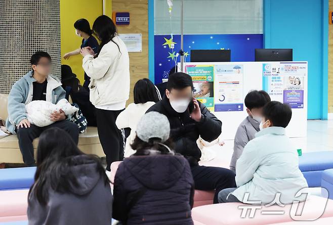 한국 병원의 독감 환자. 2025.11.28 .<자료사진>ⓒ 뉴스1 김영운 기자