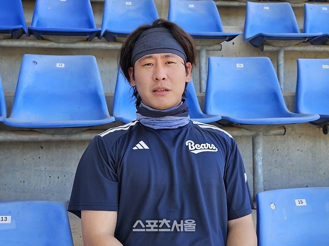 두산 박찬호가 5일(한국 시간) 호주 시드니 블랙타운 야구장에서 진행된 스프링캠프에서 취재진 인터뷰에 응하고 있다. 시드니 | 강윤식 기자 skywalker@sportsseoul.com