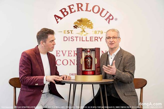 (왼쪽부터)미겔 파스칼 페르노리카코리아 마케팅 총괄전무, 그레임 크뤽생크 아벨라워 마스터 디스틸러