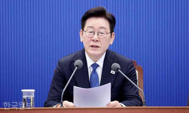 이재명 대통령이 5일 청와대에서 열린 수석보좌관회의에서 발언하고 있다. 왕태석 선임기자