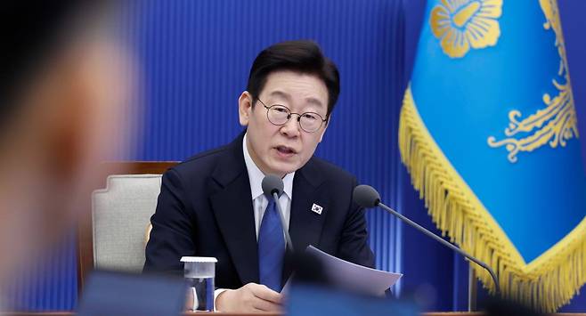 이재명 대통령이 5일 청와대에서 열린 수석보좌관회의에서 발언하고 있다./ 청와대사진기자단