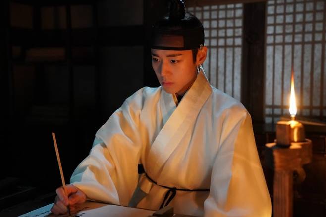 영화 '왕과 사는 남자'에서 조선 제6대 왕 단종 이홍위 역을 맡은 배우 박지훈. 사진=영화 '왕과 사는 남자' 스틸컷