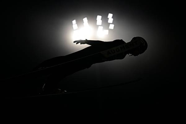 올림픽에 참가한 스키 점프 선수들이 부정한 방법으로 기록을 늘리려고 한다는 주장이 제기됐다. 사진= AFP= 연합뉴스 제공