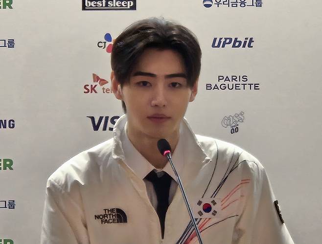 엔하이픈 성훈이 5일(현지시간) 이탈리아 밀라노 빌라 네키 캄필리오에 마련된 코리아하우스에서 열린 기자회견에 참석한 모습. [연합]