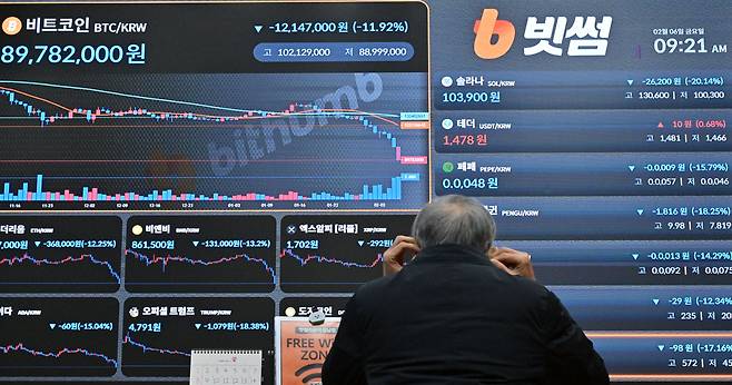 6일 오전 서울 강남구 빗썸라운지 전광판에 비트코인 거래가격이 표시되어 있는 모습.  임세준 기자