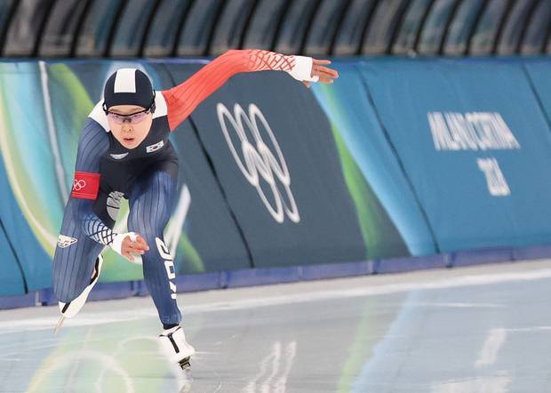 한국 여자 스피드스케이팅 대표 김민선이 4일(현지 시간) 밀라노 스피드스케이팅 스타디움에서 막바지 훈련을 하고 있다. 연합뉴스