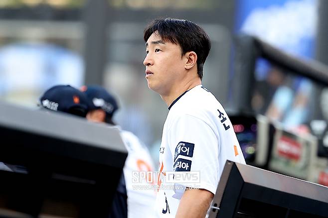 ▲ 1년 1억원의 계약을 통해 한화 이글스에 잔류한 손아섭. 손아섭은 계약 후 "다시 저를 선택해주셔서 구단에 감사드린다"며 "캠프에 조금 늦게 합류하지만 몸은 잘 만들어 뒀다. 2026시즌에도 한화이글스가 다시 높이 날아오를 수 있도록 제 자리에서 최선을 다하겠다"고 말했다. ⓒ곽혜미 기자