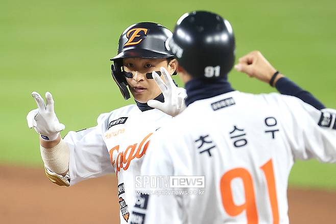 ▲ 1년 1억원의 계약을 통해 한화 이글스에 잔류한 손아섭. 손아섭은 계약 후 "다시 저를 선택해주셔서 구단에 감사드린다"며 "캠프에 조금 늦게 합류하지만 몸은 잘 만들어 뒀다. 2026시즌에도 한화이글스가 다시 높이 날아오를 수 있도록 제 자리에서 최선을 다하겠다"고 말했다. ⓒ곽혜미 기자