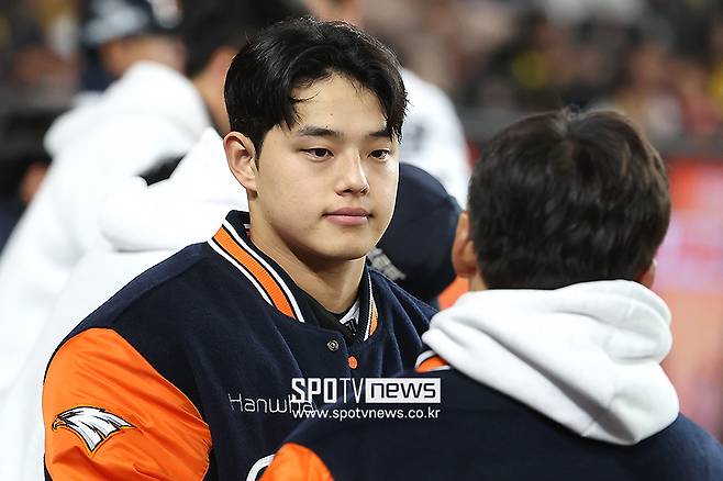 ▲ 어깨 통증 후 병원 검진을 위해 일시 귀국하는 문동주 ⓒ곽혜미 기자