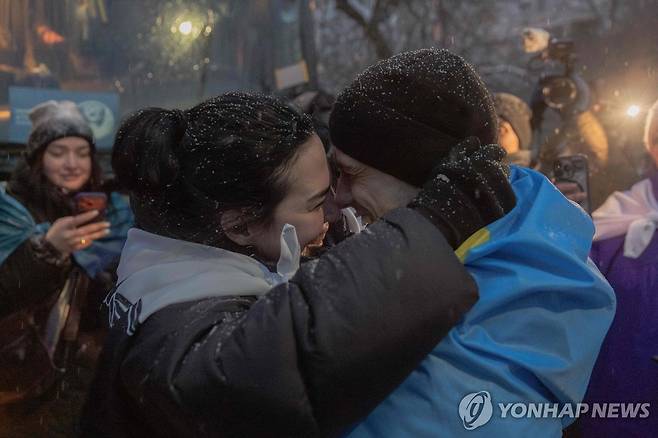 5일(현지시간) 고국으로 돌아온 우크라이나 포로 [AFP 연합뉴스 자료사진. 재배포 및 DB 금지]