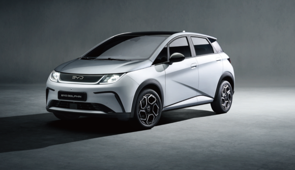 BYD코리아가 2000만원대 소형 전기차 '돌핀'을 선보이며 국내 전기차 시장 공략에 나선다. BYD코리아 제공