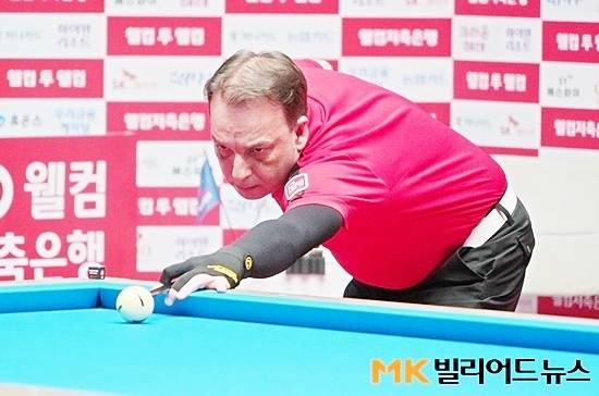 산체스가 최근 막을 내린 ‘웰컴저축은행 PBA 챔피언십’에서 스스로 파울을 고백, 레전드다운 품격을 보여줬다. 비록 우승은 놓쳤지만 우승자못지않은 찬사를 받았다. (사진=MK빌리어드뉴스 DB)