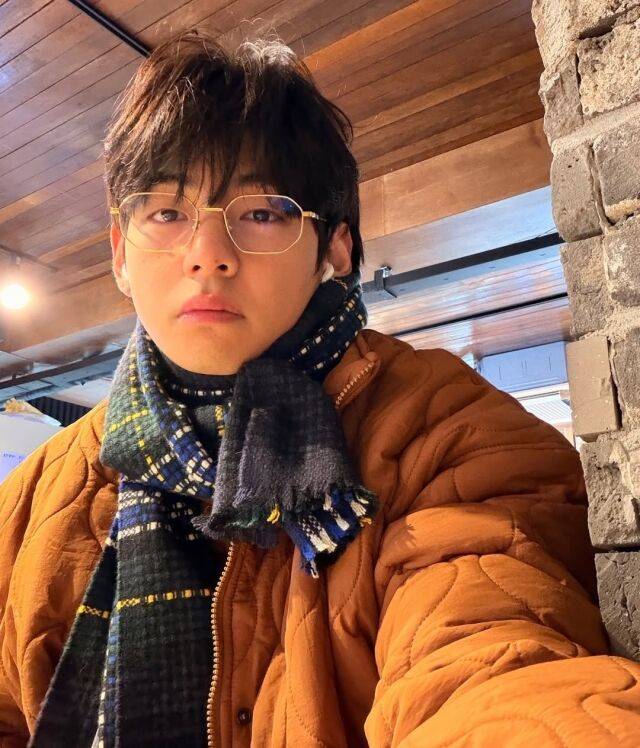 뷔가 자신의 음악 취향을 공개했다. / 뷔 SNS