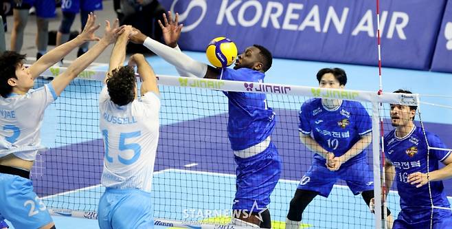 [한번에쓱] 세트스코어 3-1로 한전 꺾은 대한항공, 정지석 & 러셀 41점 합작 생생현장