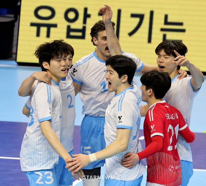 [한번에쓱] 세트스코어 3-1로 한전 꺾은 대한항공, 정지석 & 러셀 41점 합작 생생현장